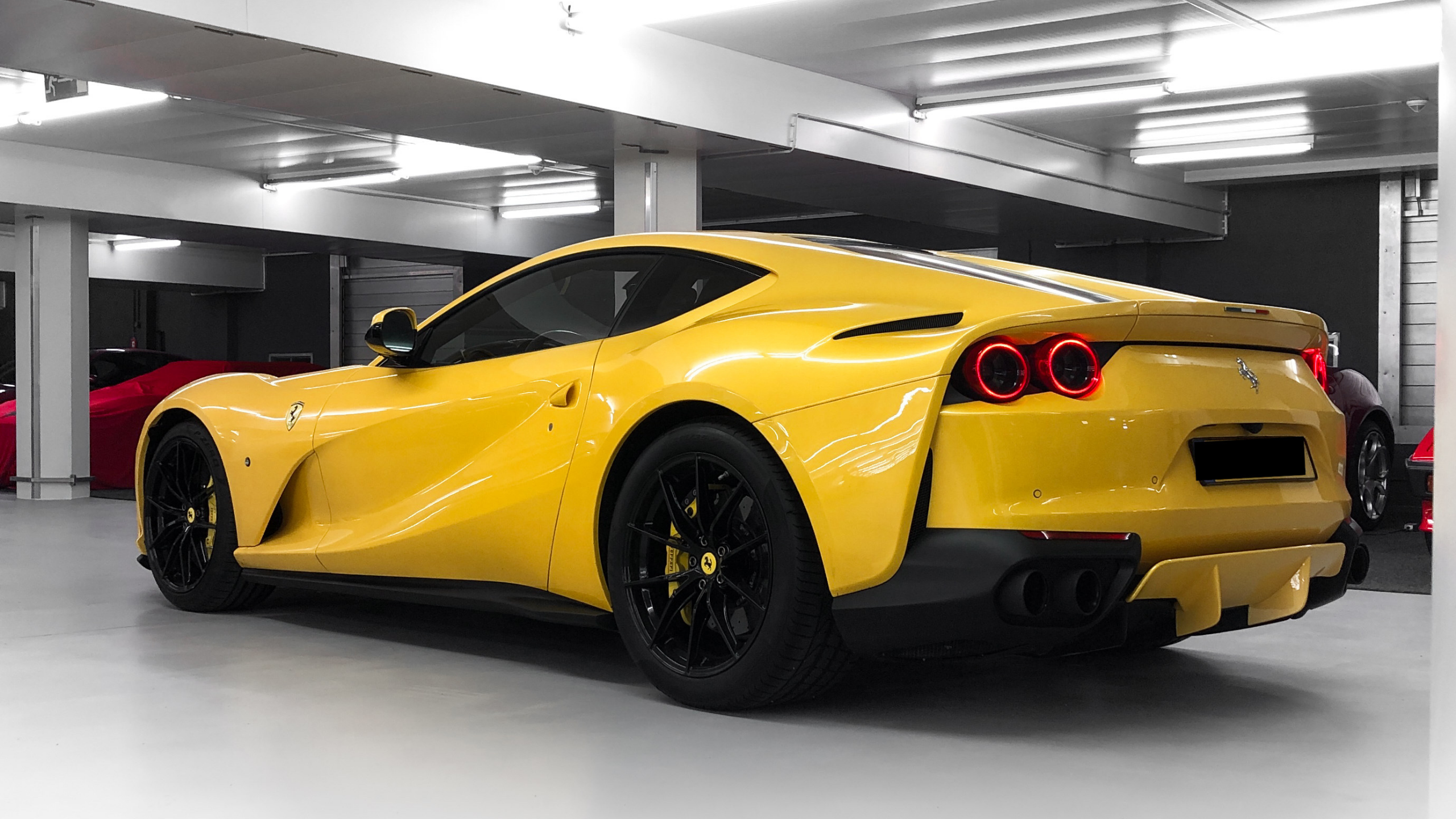 Ferrari in Luxusgarage eingelagert